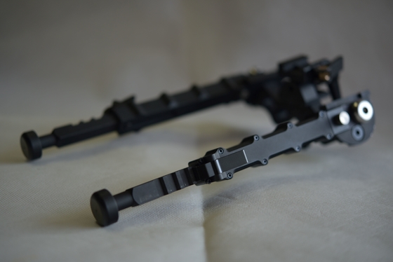 330g Outdoor Tactical Bipod Einstellbar 5,5''-8,1' Höhe 5 Schlitze für Vielseitigkeit